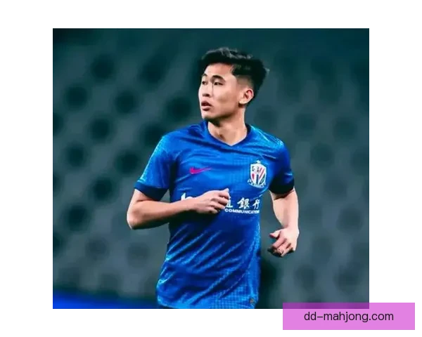 亚洲杯小组赛戴伟浚遭鞋钉踹面部事件引发广泛争议